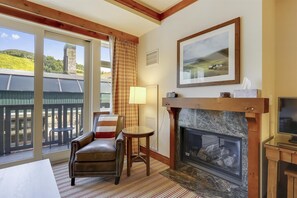 Smart TV, fireplace, stereo - Studio 373: fireplace, a/c, & Spruce Peak amenities! (Stowe)