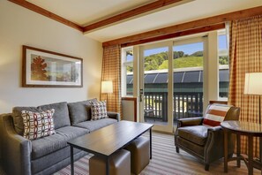 Smart TV, fireplace, stereo