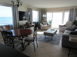 Smart TV, DVD player, books, video library - Oceanfront corner Condo Stunning Views -heated pool Satellite Beach -Cocoa Beach (Satellite Beach)