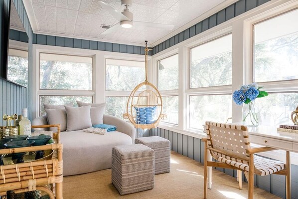 Smart TV, video games, video library, offices - 18 Gannet - Luxury Beach House- Group/Family/Dog Friendly (Hilton Head Island)