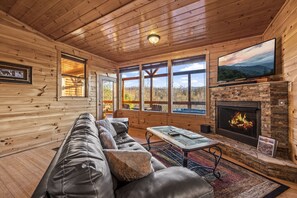 TV, fireplace, DVD player