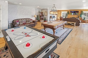 Games room - Luxury Lakefront! Private Dock! Central A/C! Garage Parking! Pool Table! HOT TUB! Walk to the Village! (Big Bear Lake)