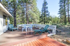 Terrace/patio - AWBR04 - Walk to Fort Rock, Single Level, Hot Tub, Bikes, BBQ (Sunriver)