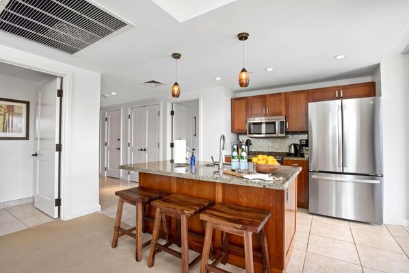 Réfrigérateur, micro-ondes, four, lave-vaisselle