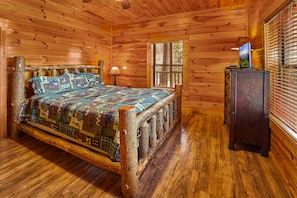 5 bedrooms, iron/ironing board, free WiFi, bed sheets
