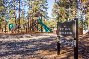 Unclassified image, 3 of 63, button - Nine17-Family Friendly Home on the Golf Course (Sunriver)