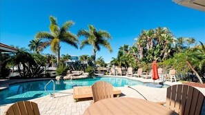 Unclassified image, 2 of 50, button