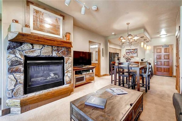 Condo, 1 King Bed with Sofa bed (2210 Timberline Lodge, Trappeur's Cro) | Living area