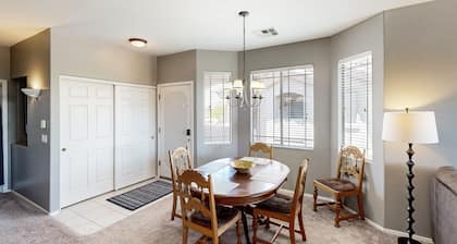 Spacious, dog-friendly condo with WiFi, W/D, pool & hot tub