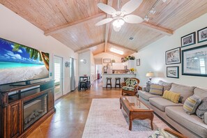 TV, caminetto, lettore DVD