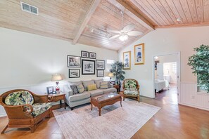 TV, fireplace, DVD player