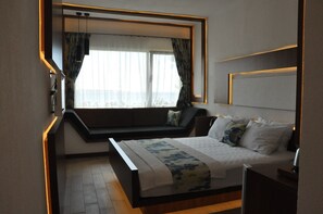 Deluxe Double Room, Non Smoking, Sea View | Minibar, in-room safe, desk, free WiFi - Karakas Hotel (Burhaniye)