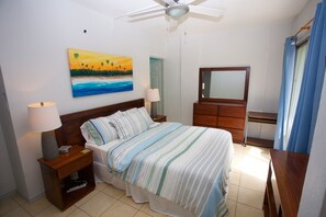 2 Schlafzimmer, Schreibtisch, Bügeleisen/Bügelbrett, Reisekinderbett
