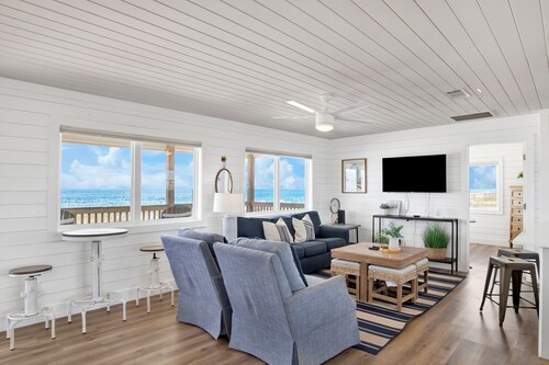 Catalina - Charming Beachfront Cottage, Pet Friendly