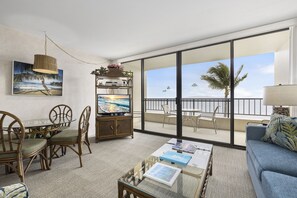 TV, DVD player - Oceanfront 5th-Floor Condo – Lanai, A/C, Island Views & Beach Access (Kihei)