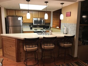 Fridge, microwave, oven, stovetop - 7 SPRINGS RESORT! Stay 3 nts get 1 nt free! You’ll love it here! 3bd-3ba loft. (Champion)