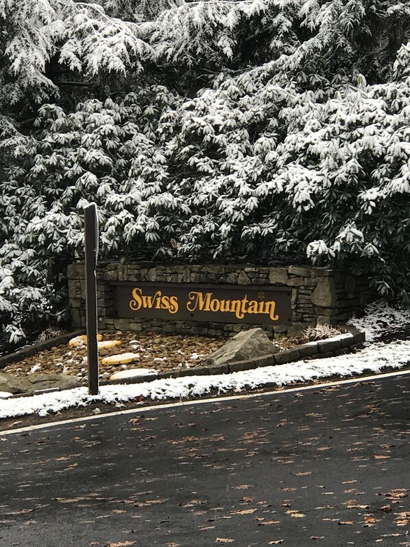 Property grounds - 7 SPRINGS RESORT! Stay 3 nts get 1 nt free! You’ll love it here! 3bd-3ba loft. (Champion)