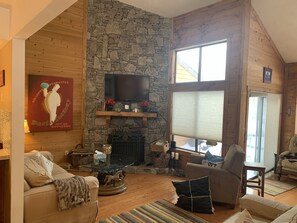 Smart TV, video games, DVD player, stereo - 7 SPRINGS RESORT! Stay 3 nts get 1 nt free! You’ll love it here! 3bd-3ba loft. (Champion)