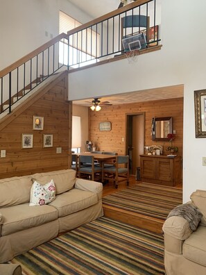 Smart TV, video games, DVD player, stereo - 7 SPRINGS RESORT! Stay 3 nts get 1 nt free! You’ll love it here! 3bd-3ba loft. (Champion)