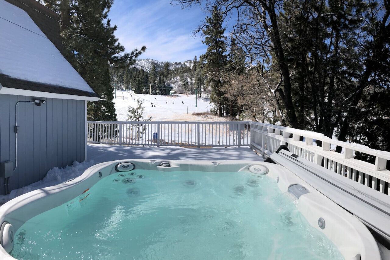 Slope Side Retreat- Walk to Bear Mountain & Awesome Slope Views Pets Welcome
