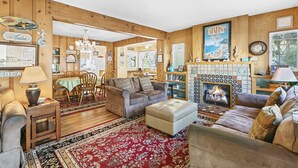 Unclassified image, 4 of 36, button - 358D: Large Comfortable Family Home, 3 Blocks to Beach & Shops (Avalon)