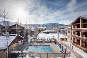 Apartamento, varias camas (4305 Aspen Lodge, Trappeur's Crossing) | Piscina | Una piscina al aire libre, una piscina climatizada