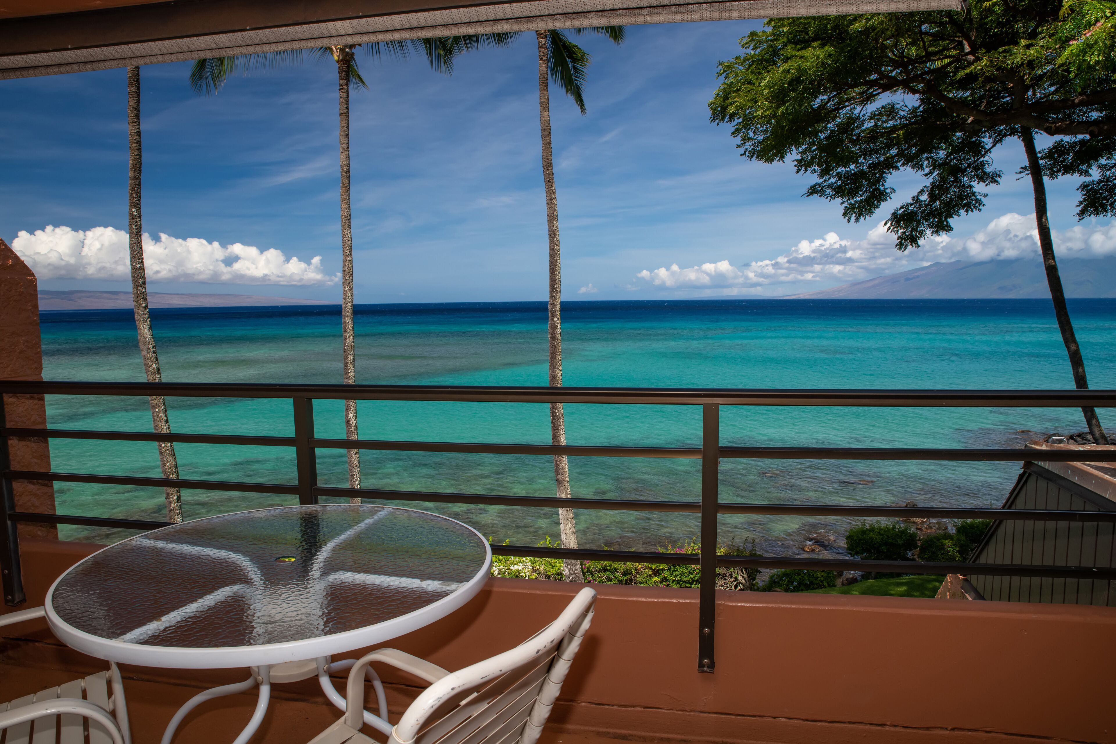 Ocean Front KUL617 - Upgraded, Top-Floor Unit in Quiet West Maui Location