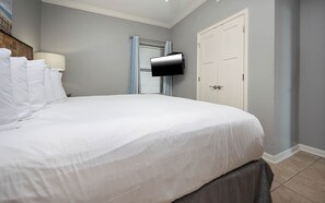 1 slaapkamer, een strijkplank/strijkijzer, gratis wifi, beddengoed