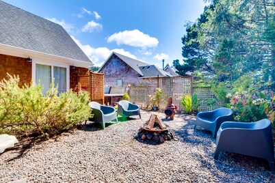 Spacious Family & Dog-Friendly Home w/ New Private Hot Tub & Smart TVs