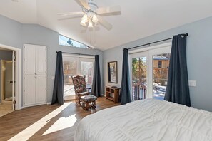 3 bedrooms, WiFi - Eagle Point Retreat: Walk To Meadow Park! Single Story With Peek-A-Boo Lake Views! (Big Bear Lake)