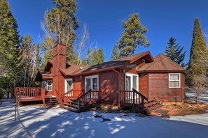 Exterior - Eagle Point Retreat: Walk To Meadow Park! Single Story With Peek-A-Boo Lake Views! (Big Bear Lake)