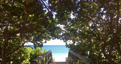 Ensiluokkainen sijainti, piilotettu helmi, portaat rannalle, Boutique Beachside Bungalow 7