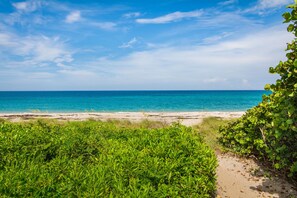 Beach nearby, sun-loungers, beach towels