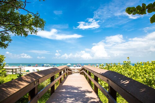 Remodeled Beachfront 1 Bed w/ Beautiful Gulf Views!