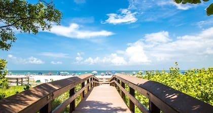 Remodeled Beachfront 1 Bed w/ Beautiful Gulf Views!