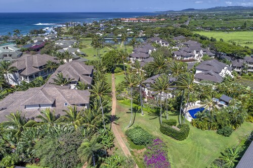 LUXURY VILLA - 3BR/3BA with Pool & A/C - Short Walk to Beaches