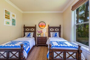 3 bedrooms, desk, iron/ironing board, travel crib