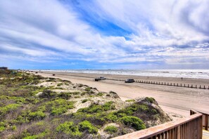 A beach with a wooden boardwalk, sandy dunes, and a clear sky. - Super adorable condo in the perfect location! Boardwalk accessible nearby! Unit (Port Aransas)