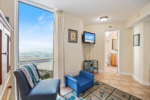 Interior - Hori~Zen: Perdido Sun's Beachfront Condo Offers Coastal Luxury! (Pensacola)