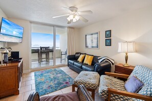 Fernseher, DVD-Player, Stereoanlage