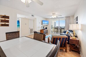 Fernseher, DVD-Player, Stereoanlage