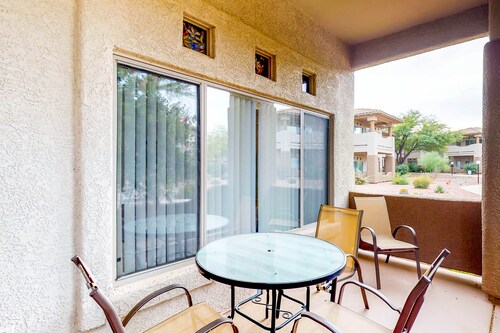 Bright & modern resort condo with pool & hot tub