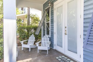 Terrace/patio - Blue Paradise: Heated Pool, Seagrove Beach, Sleeps 12 (Seagrove Beach)