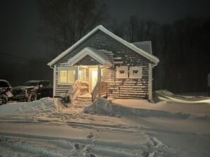 Exterior - Trailside #1 Winter Fun Retreat~ Ski, Snowboard, Snowmobile, HotTub, Hiking (Wakefield)
