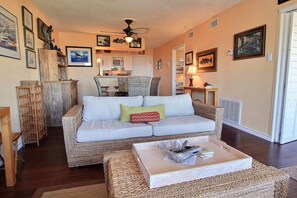 TV - Amazing sunrise views, swimming pool, boardwalk to the beach, picnic tables, pla (Port Aransas)