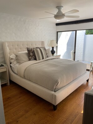 3 habitaciones, tabla de planchar con plancha, wifi y ropa de cama 