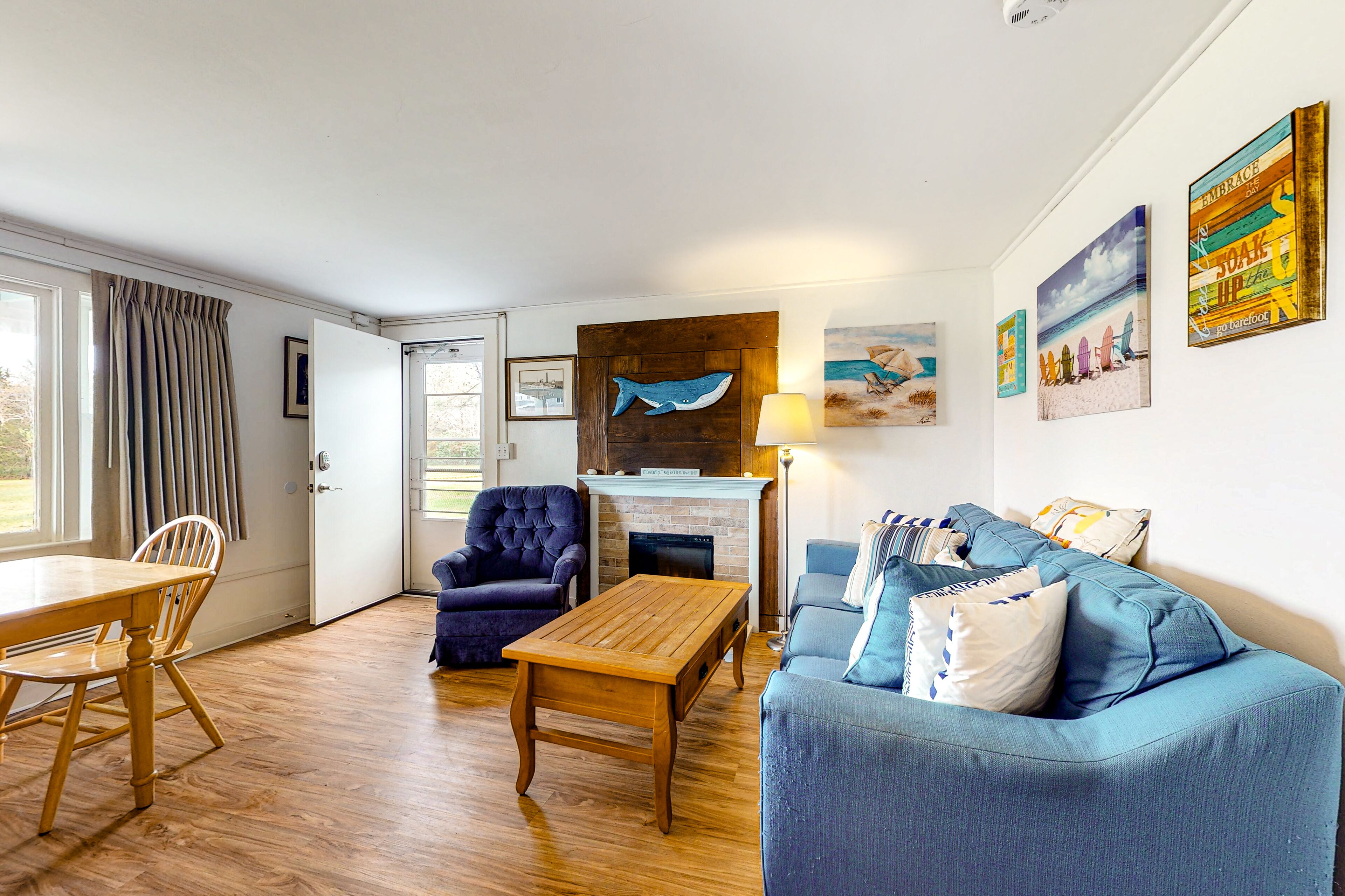 Cozy condo near the beach with pool, tennis & grills