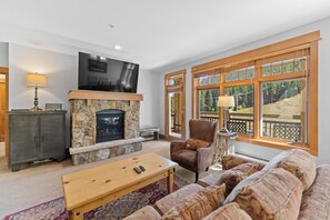 Flat-screen TV, fireplace, DVD player - True Ski-In/Ski-Out Condo w/ Spectacular Slope Views, Close to Shops & Dining (Keystone)