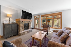 Flat-screen TV, fireplace, DVD player - True Ski-In/Ski-Out Condo w/ Spectacular Slope Views, Close to Shops & Dining (Keystone)