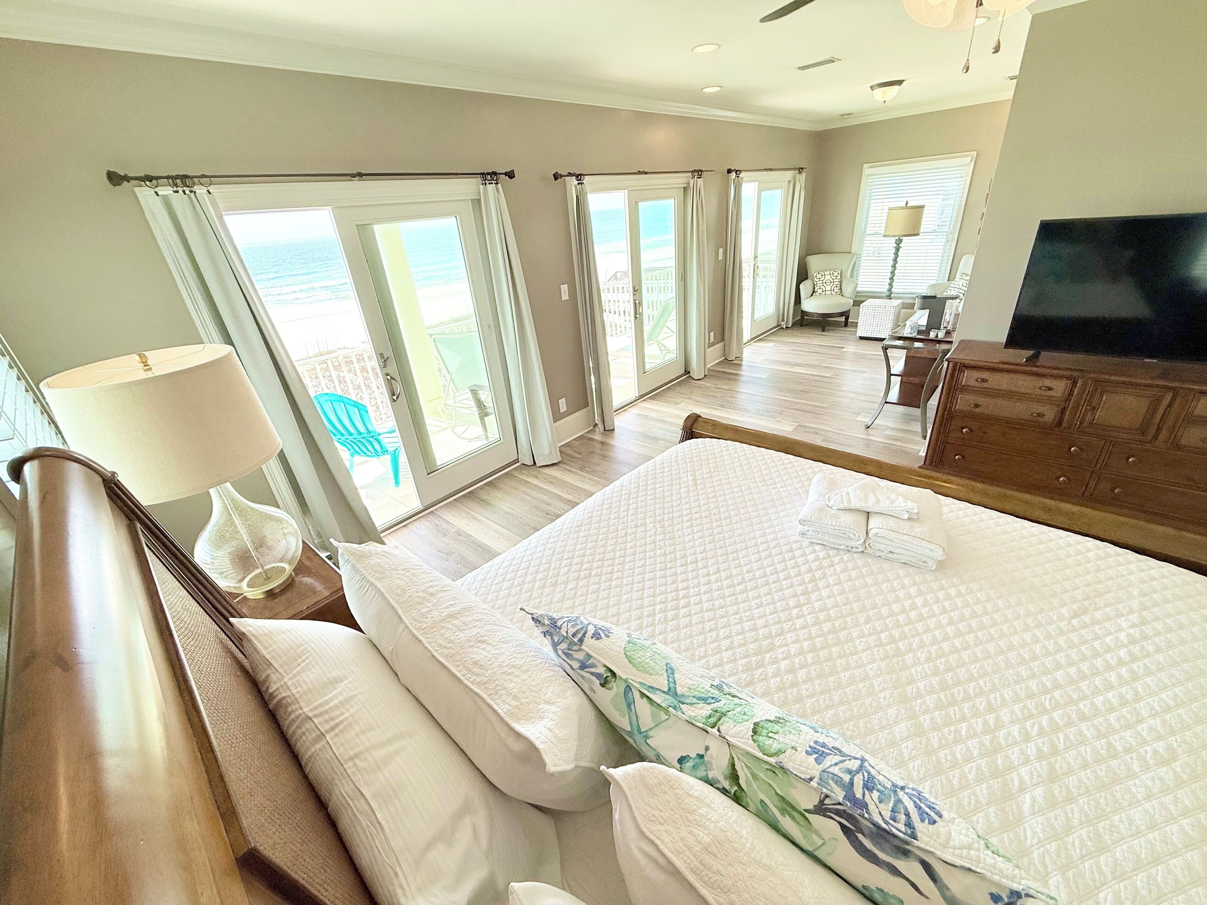 6 bedrooms, iron/ironing board, WiFi (free), bed sheets